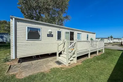 Image de Lovely 6 berth caravan with decking nearby Scratby Beach ref 50017b