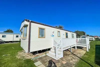 Image de Superb 6 berth caravan with decking at Valley Farm Holiday Park ref 46565m