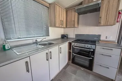 Image de Modern 6 berth caravan at Broadland Sands Holiday Park ref 20034sv