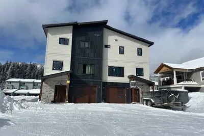 Image de Family-sized townhome steps away from Apex Mountain Resort\n35min from Penticton