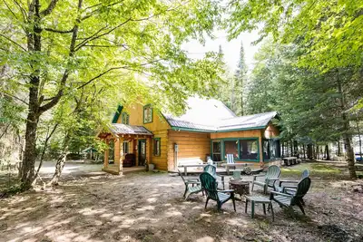 Image de Your Premier Lakeside Getaway