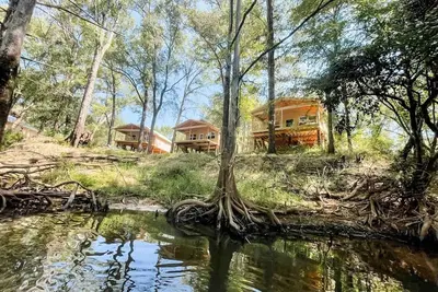 Image de Paddlewhack Cabin 1-The Stern