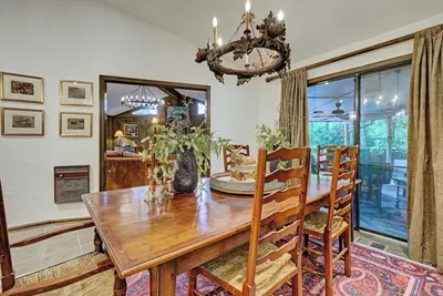 Image de New to the rental market: Highlands Property, Heatherwood Cabin, 5 minutes from Main St. Highlands!