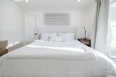 Image de cozy home/ pool/ 10 min from Disney & Knotts