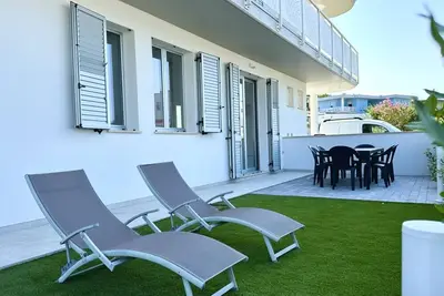 Image de M411 - Marcelli, new three-room apartment with private courtyard