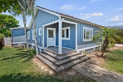 Image de Coastal charm meets modern elegance in the quiet seaside town of Carpinteria