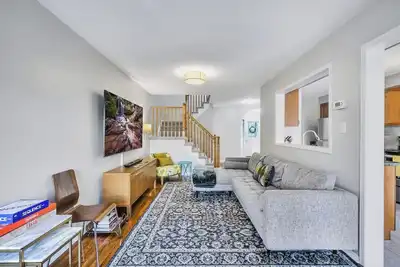 Image de Spacious Whitby Haven: 3br Home + Parking