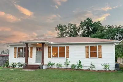 Image de Unmatched Views, 3 blocks from Historic Marietta Square - Limelight Cottage