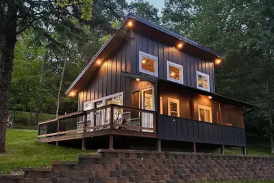 Image de Cozy Peninsula Lake Cabin on 40 Acres