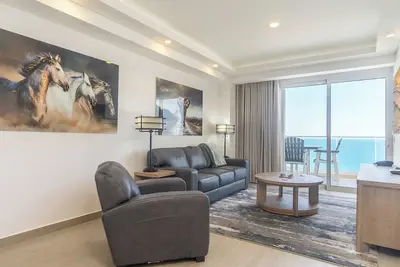 Image de Unique condo by the beach at Encantame Towers W1803