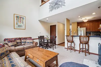 Image de Pleasantly decorated with hot tub  E7