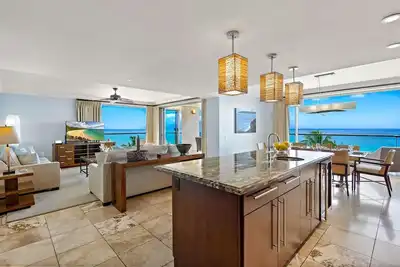 Image de Maui Resort Rentals: Honua Kai – Incredible 8 Bedroom Oceanfront Gem, Over 5200 combined Sq. Ft. w/ Built-in Viking B. B. Q. !