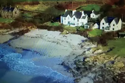Image de Unique house in an idyllic situation on a beach