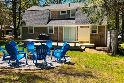 Image de Gorgeous coastal home with plenty of space and backyard oasis