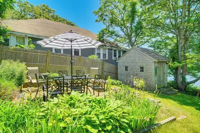 Image de Waterfront Cape Cod Getaway w\/ Yard!