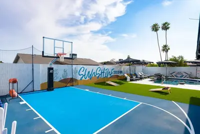 Image de Heated Pool, Hot Tub, Game Room & Sport Court