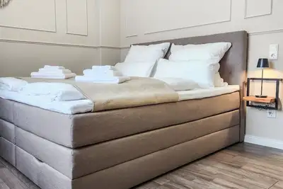 Image de Geli Homes L1 - 2x Kingsize Bett, 1 bis 4 Pers, Parkplatz, Tv, Wifi, Kaffee, Tee