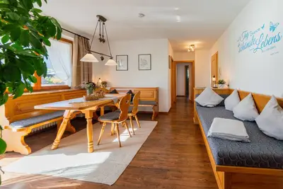 Image de Appartement 'Wohnung Hochfelln' avec vue sur les montagnes, jardin partagé et Wi-Fi