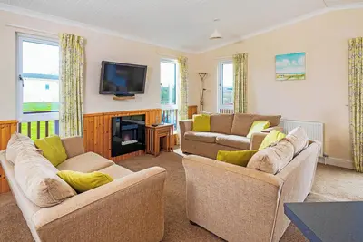 Image de Come and unwind in the Primrose Lodge, a real gem tucked away near the beautiful lakes.