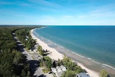 Image de Charming Lake Huron Cottage Private Beach Access