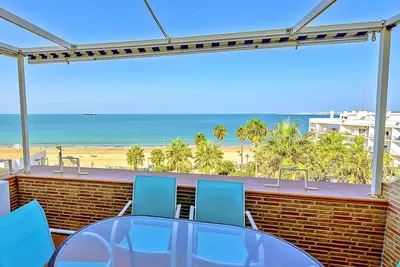 3-Bedroom 3-Bathroom Terraced Beachfront House