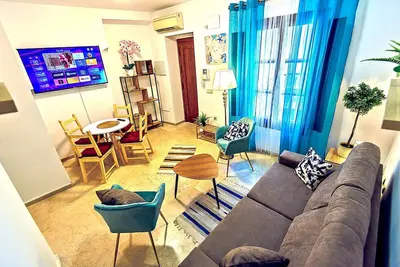 Image de Right in the Historical Downtown - The Best Location with Bars & Restaurants all around