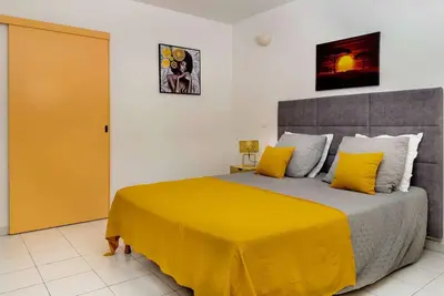 L'oasis du quai, Proche de la Marina