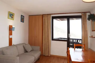 Image de Studio lumineux au cœur de la station avec balcon