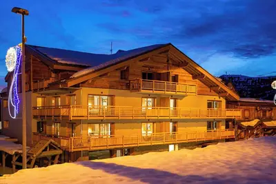 Image de A l’Alpe d’Huez un appartement pour 14, proche des remontées, très belle vue!