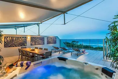 Image de Luxury Apartment 1326 at Bells Boulevard - Penthouse with ocean views, Jacuzzi, and rooftop
