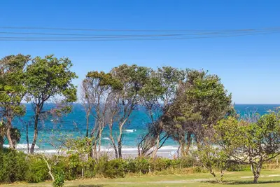 Image de Marine Beach House - steps from the sand, near cafes and restaurants