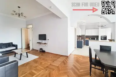 Image de Best area: Large apartment with cleaning service\n\n