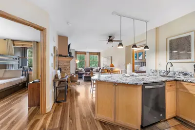 Image de Cozy Condo in River Run Village with Private Balcony w/ Views and Fireplace