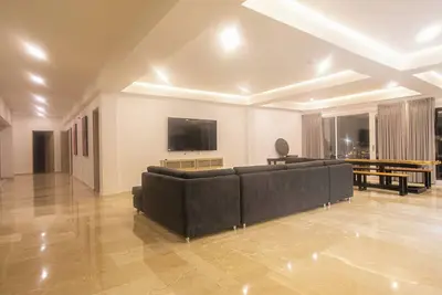 Image de Luxurious Escape in Cartagena Old City: Amazing Views of the Iconic Clock Tower