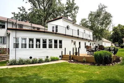 Image de The Boat House on Pewaukee Lake| Location, Comfort, Experience