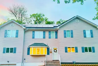 Image de Spacious 6-bedroom house in Edison near TopGolf & Supercharge with Ac, WiFi