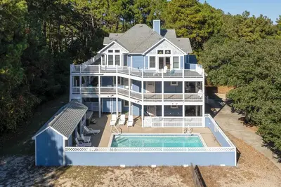 Image de 12br Retreat w/ Private Pool, Theater, Volleyball + Elevator | Perfect for Large Groups