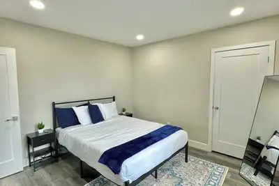 Image de New ~ Charming 1-bedroom apartment with Ac and WiFi in Dwtn Pittston