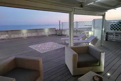 Image de The terrace by the sea