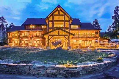 Image de Majestic Manor with Private Pool, Theater Room, Large outdoor wedding altar