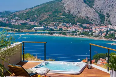 Image de Villa Casa Vita featuring a sea view, billiards, and heated pool