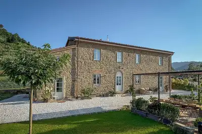 Image de Typical Tuscan Stone House 6/8 Pax in the countryside between Florence and Lucca.