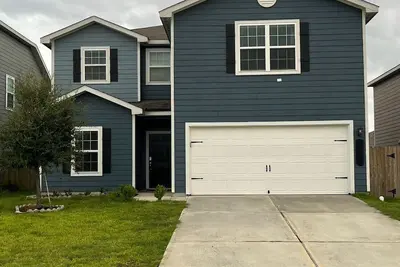Image de Magnolia Blooms: Spacious 5-Br 3. 5 Ba, tranquil, vibrant community.