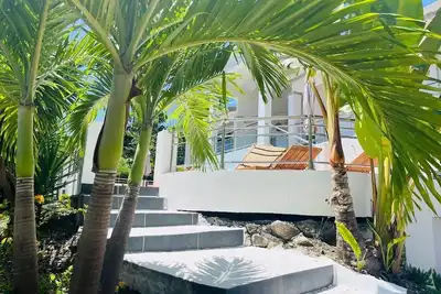 Image de Villa Marina, paradis de verdure aux Jardins de la Baie Orientale!