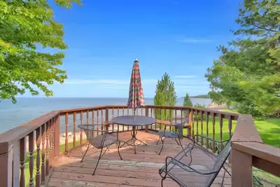 Image de BeachFront Couples Getaway w Starlink & Sunrises!