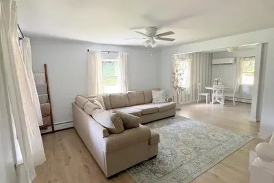 Image de 3-bedroom house in pleasant Ellsworth with Ac, WiFi. Enjoy a cozy stay