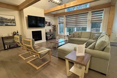 Image de Brand New spacious & beautiful cottage in Northern Lights - Huntsville, Muskoka