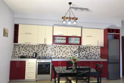 Image de Apartment with to bedrooms, to bathrooms, 3 balconies and living room/kitchen.