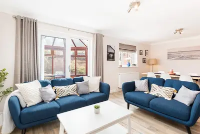 Image de Cv32 6px 11 Grange Mews Leamington Spa · Spacious & Comfortable 3Bed, Leamington Spa | Pass The Keys