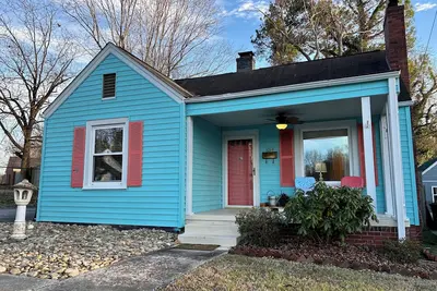 Image de New! Downtown Burlington Bungalow, close to Elon!